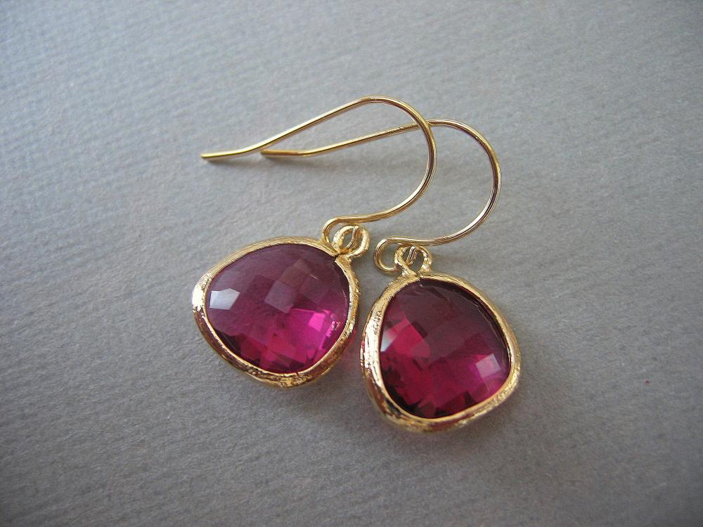 Ruby, Fuschia Earrings, Glass, Gold Earrings, Hot Pink Earrings on Luulla