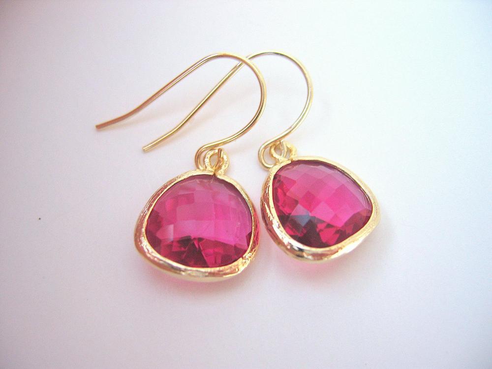 Ruby, Fuschia Earrings, Glass, Gold Earrings, Hot Pink Earrings on Luulla
